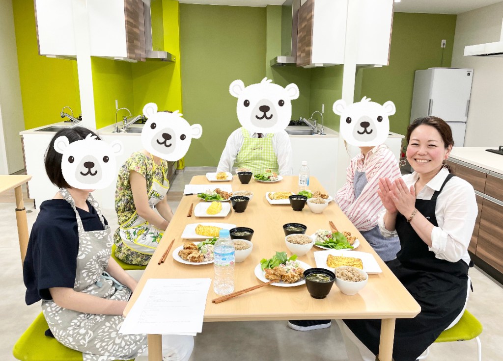 お料理が完成してホッとする参加者