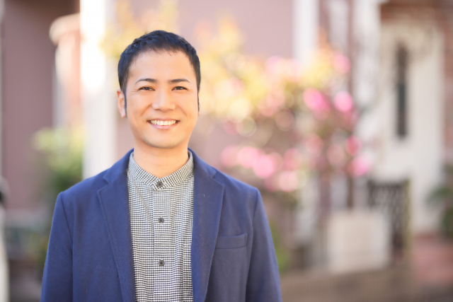 爽やかな笑顔の婚活男性、プロフィール写真

