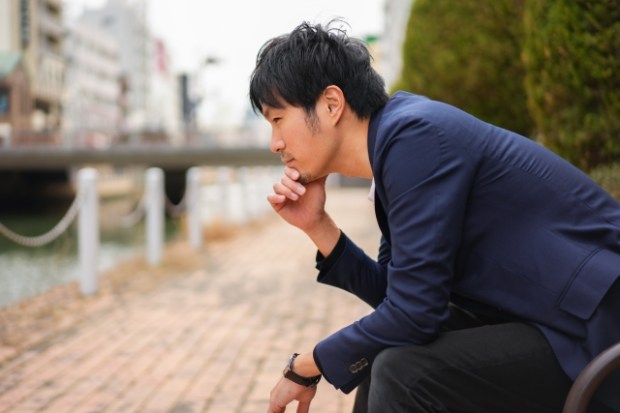 自分と向き合う男性